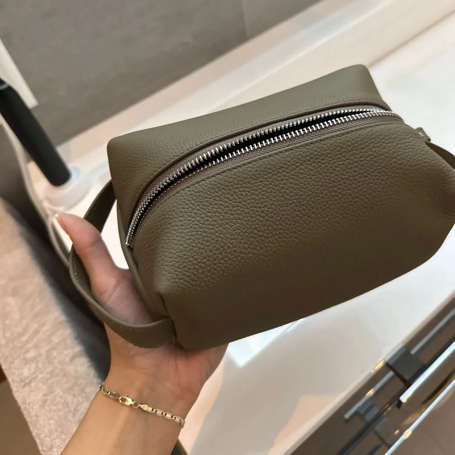 Minimalist Genuine Leather Makeup Pouch – Elegant Travel Organizer | Status Bags